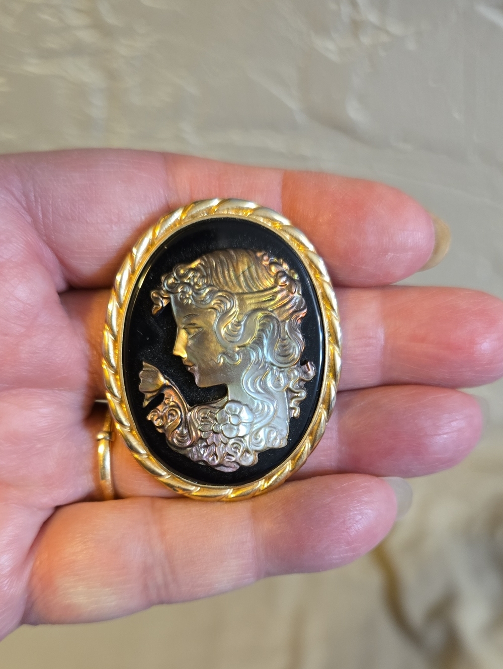 Vintage Style Gold-Tone and Black Cameo Brooch/Pendant